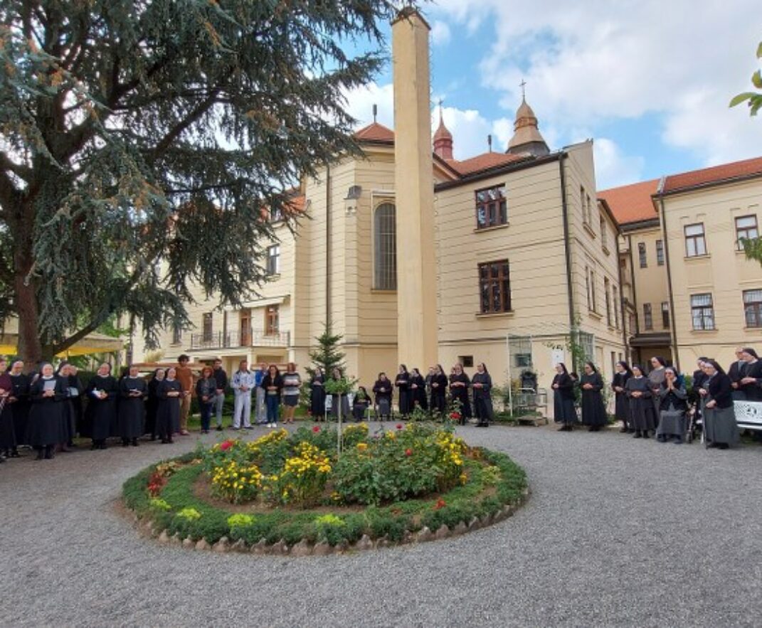 Blagoslov obnovljenih postaja Križnoga puta