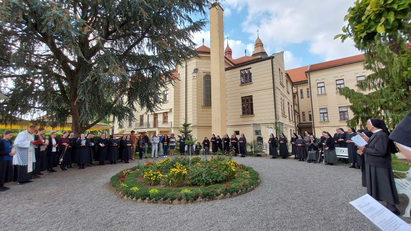 Trenutno pregledavate Blagoslov obnovljenih postaja Križnoga puta