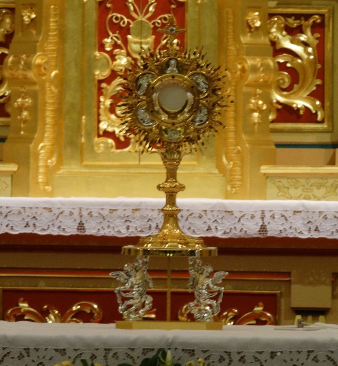 Trenutno pregledavate 40 satno klanjanje u samostanskoj crkvi u Đakovu