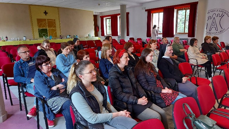 Trenutno pregledavate Uskrsni susret i čestitka djelatnicima Samostana
