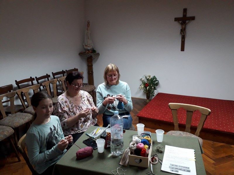 Trenutno pregledavate Zimska radionica – Primjena čipke na torbu za mobitel