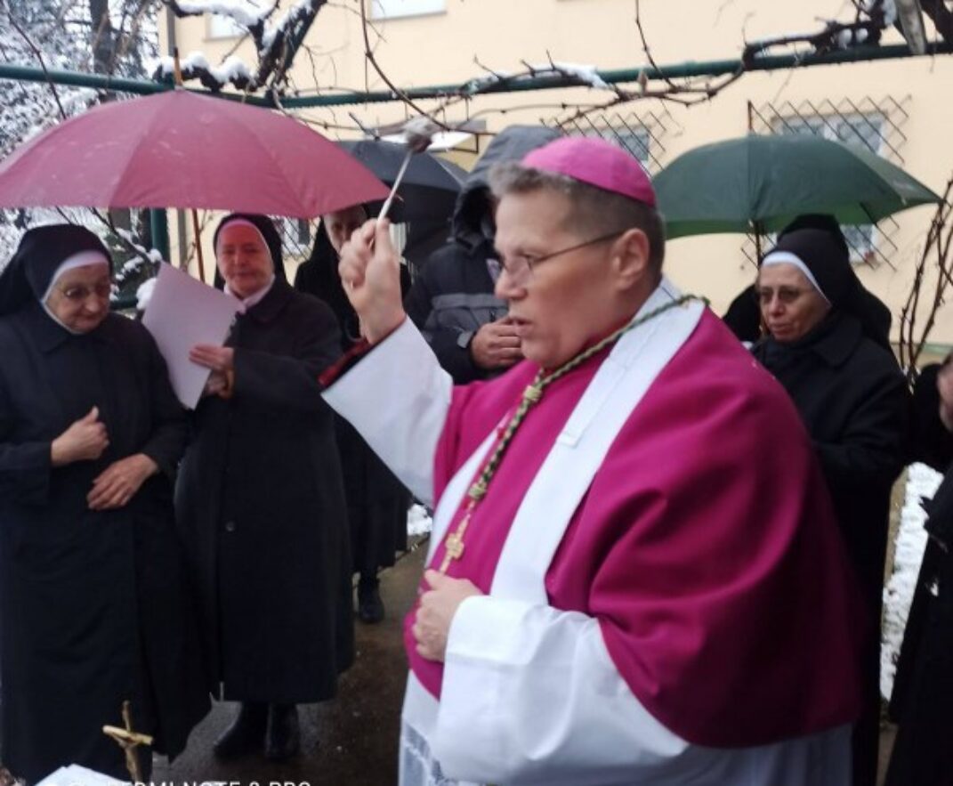 Blagoslov vinograda i voćnjaka Milosrdnih sestara sv. Križa u Trnavi