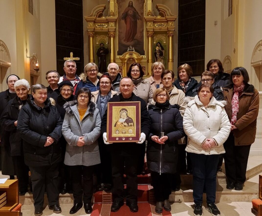Ikona Kraljice Franjevačke obitelji u Đakovu