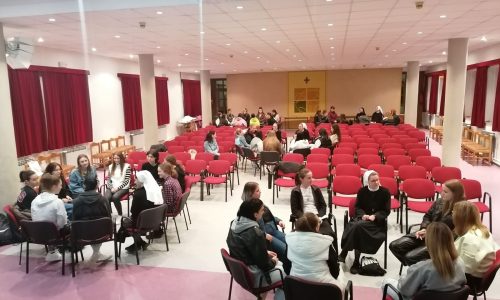 Susret s djevojkama 2. razreda u pripremi za krizmu