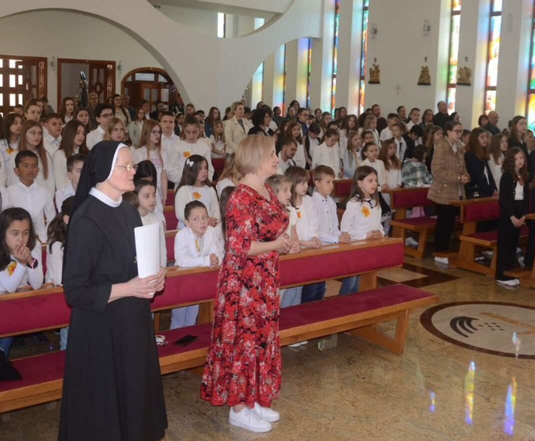 Zlatna harfa u Slavonskom Brodu