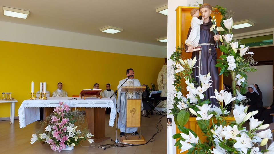 Trenutno pregledavate Antunovo 2023. godine na Ljetnoj terasi Milosrdnih sestara sv. Križa u Đakovu