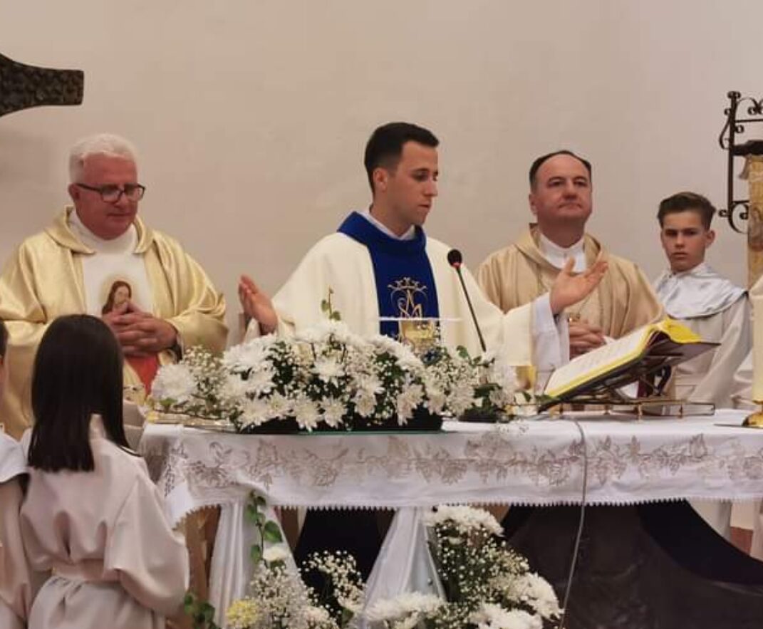 Mlada misa sekundicija don Marija Karadakića u Janjevu