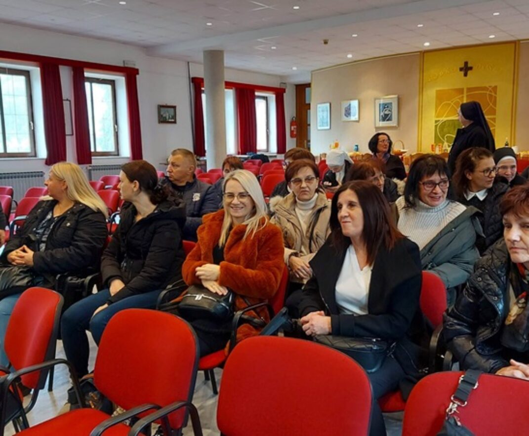 Božićni susret i čestitka djelatnicima Samostana
