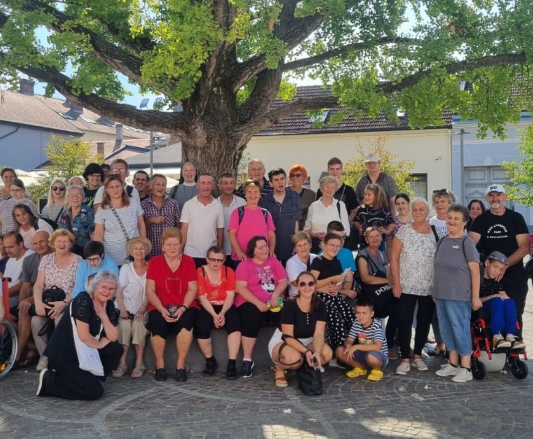 Hodočašće požeške i đakovačke zajednice „Vjera i svjetlo“ Gospi Voćinskoj