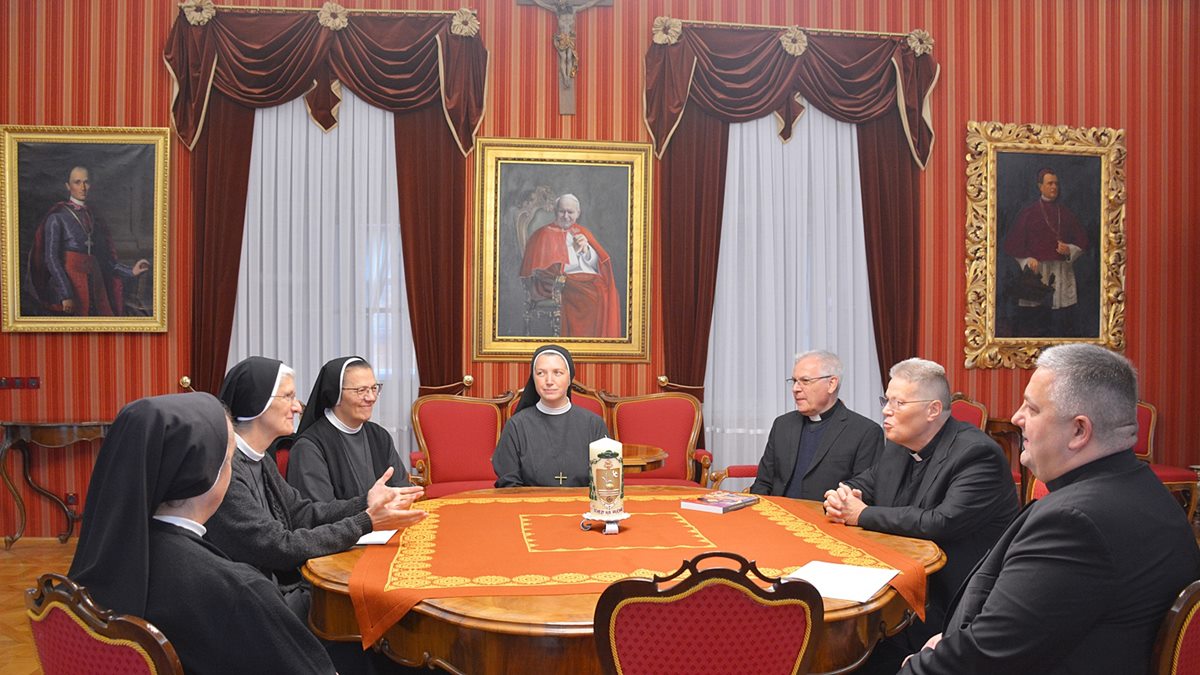 Trenutno pregledavate Nadbiskup Hranić primio novo Provincijalno vodstvo