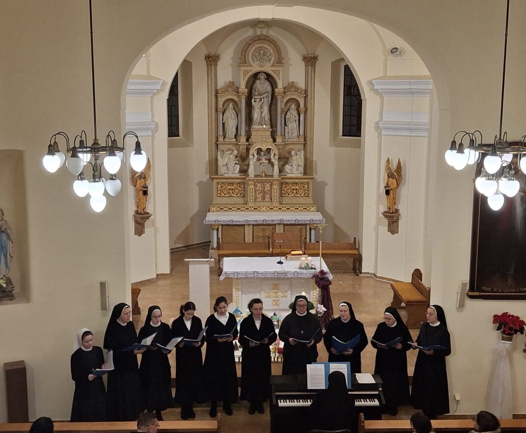 Koncert zbora Milosrdnih sestara sv. Križa u Bizovcu
