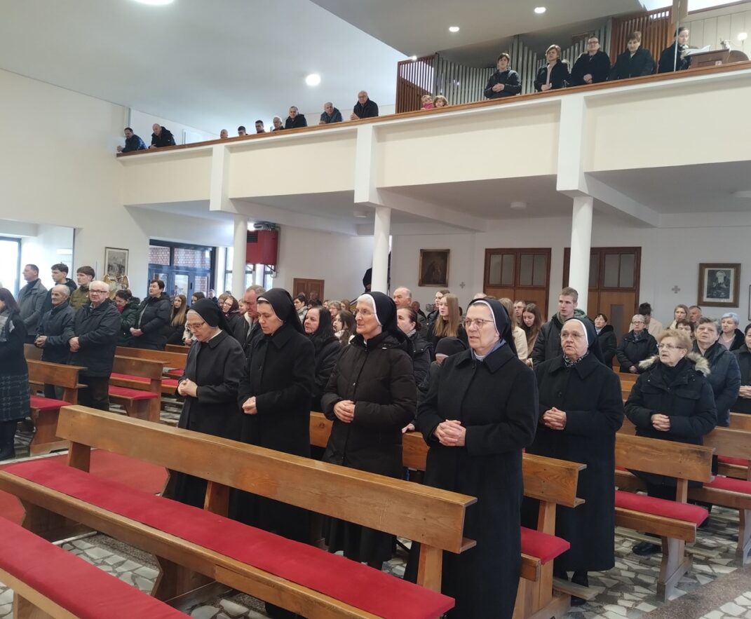 Oproštaj Milosrdnih sestara sv. Križa od Župe sv. Martina, biskupa, u Privlaci