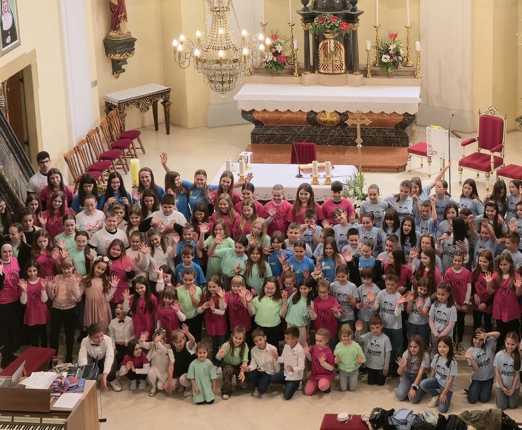 Raspjevana Zlatna harfa u Valpovu