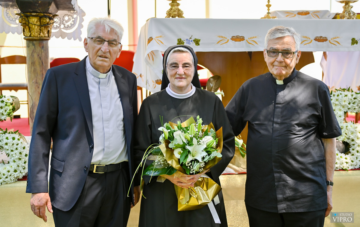 Trenutno pregledavate Braća i sestra Hoblaj proslavili trostruki jubilej