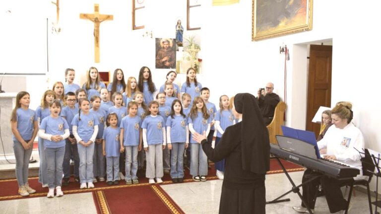 CREATOR: gd-jpeg v1.0 (using IJG JPEG v62), quality = 82