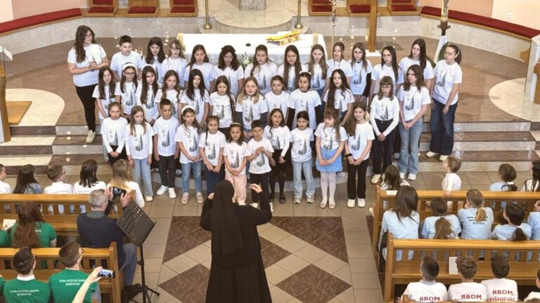 CREATOR: gd-jpeg v1.0 (using IJG JPEG v62), quality = 82