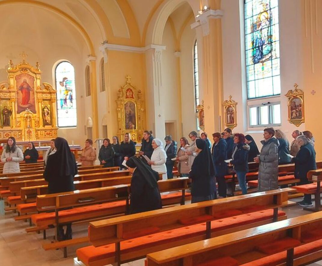 Križni put i čestitka djelatnicima Samostana