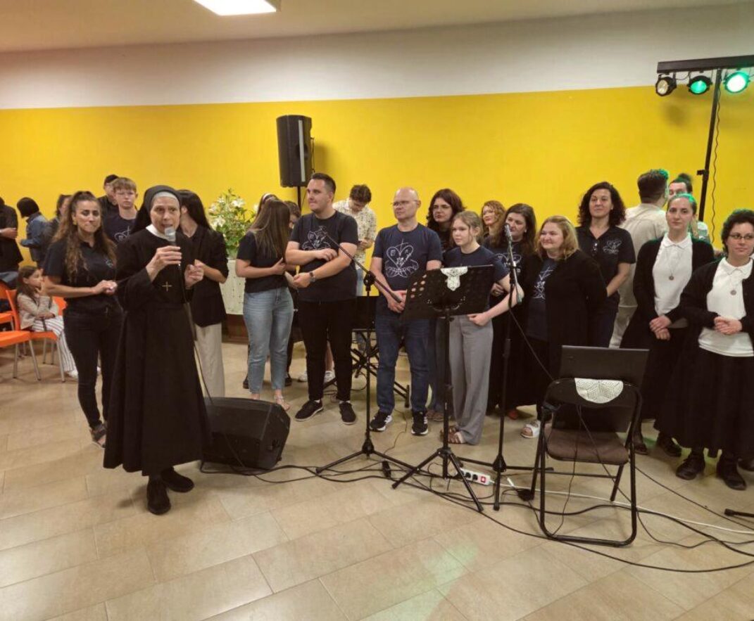 Humanitarni koncert „Srce na dlanu za Zlatnu dob“ ujedinio Đakovo u dobroti