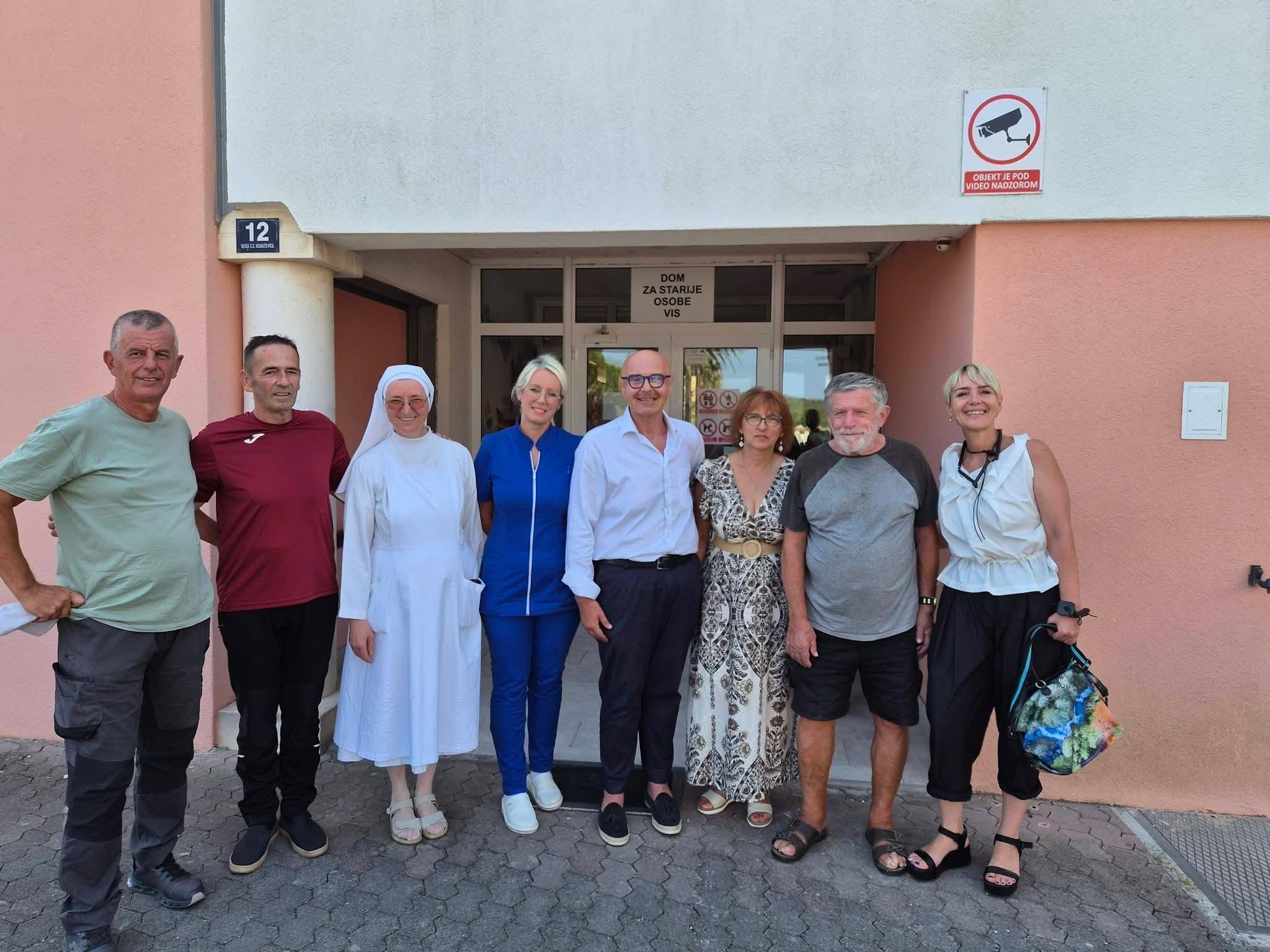 Trenutno pregledavate U Domu za starije osobe Vis